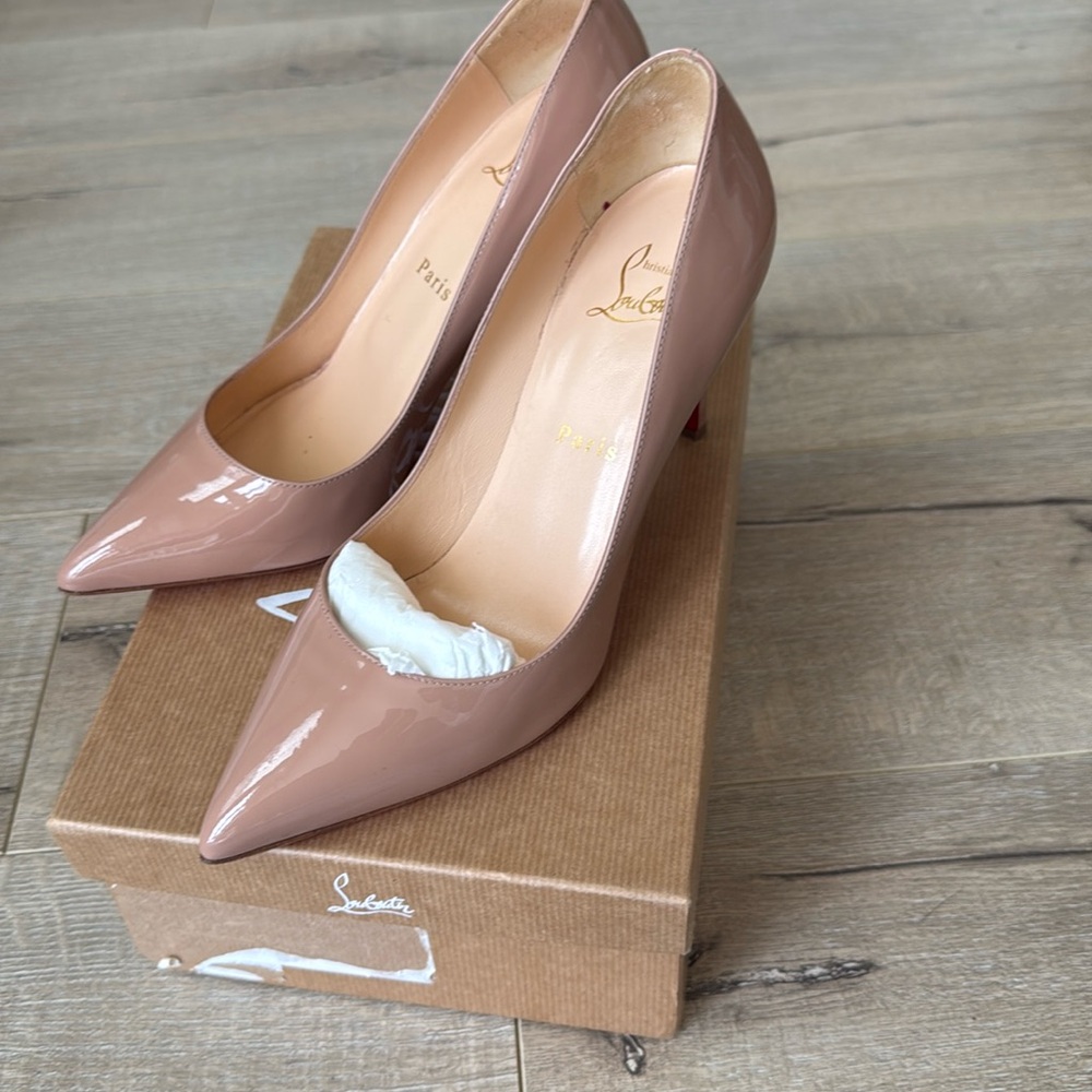 Only worn once Christian Loubutin nude pumps